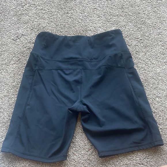 Omantic brand black spandex/ biker shorts with pockets on both sides - Picture 2 of 2